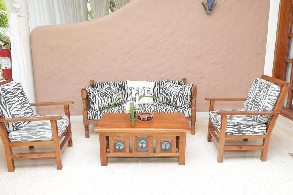 Tembo Beach Cottage Malindi Esterno foto