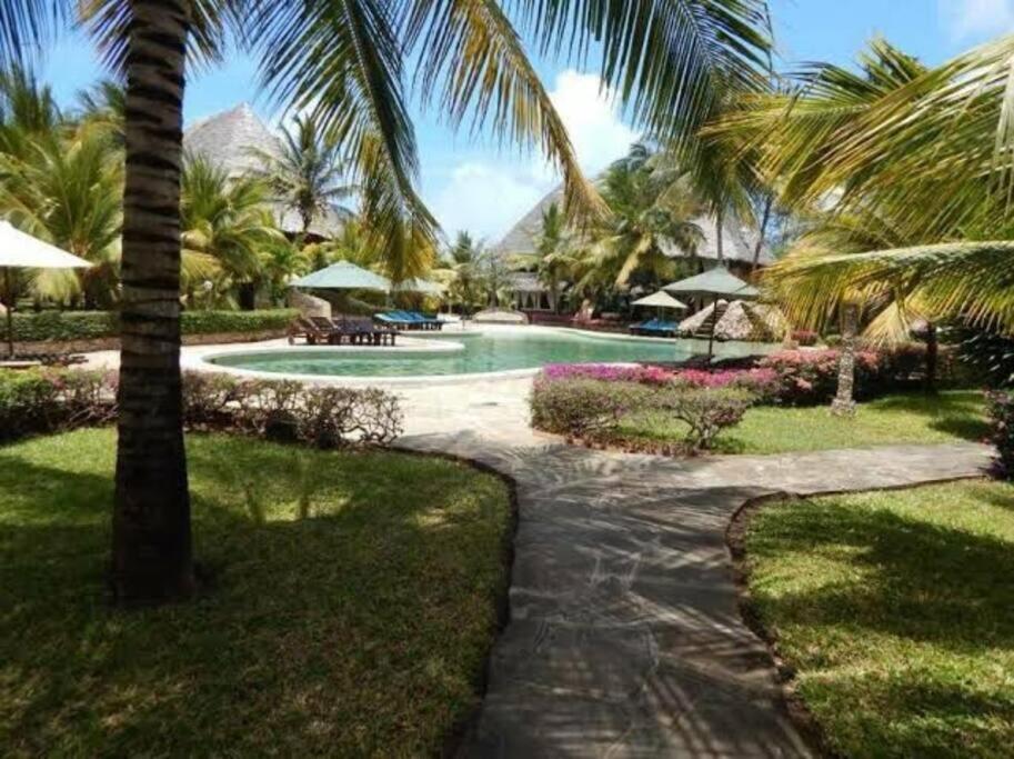 Tembo Beach Cottage Malindi Esterno foto