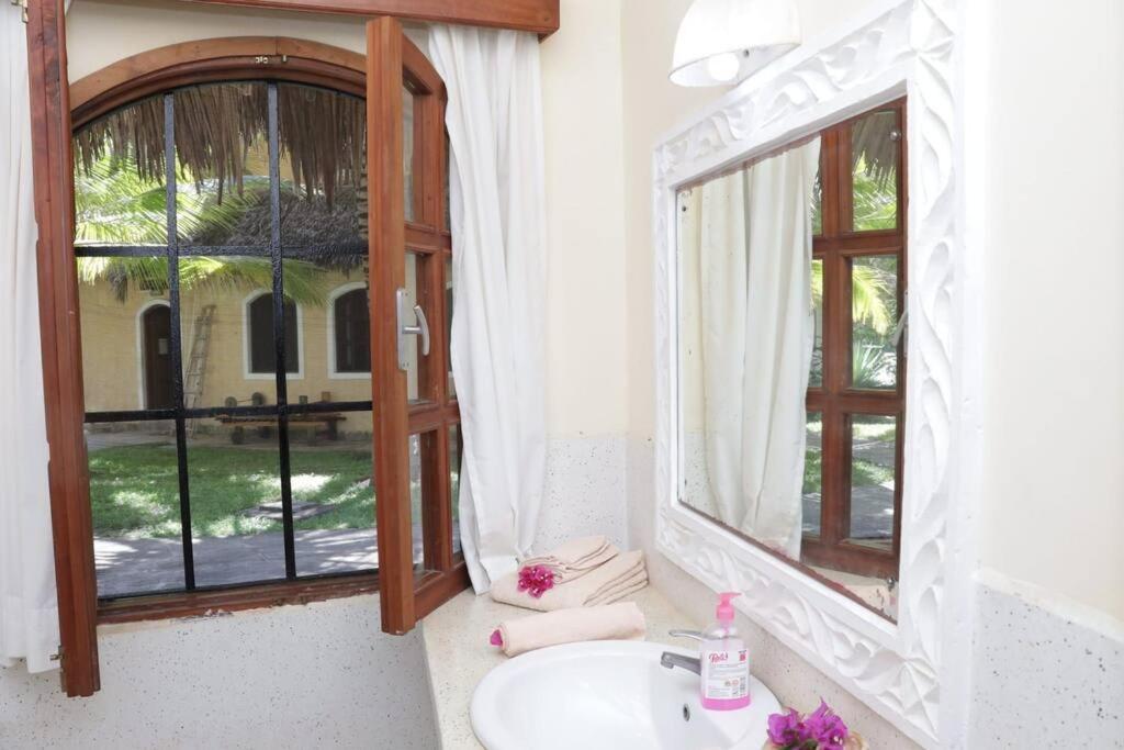 Tembo Beach Cottage Malindi Esterno foto