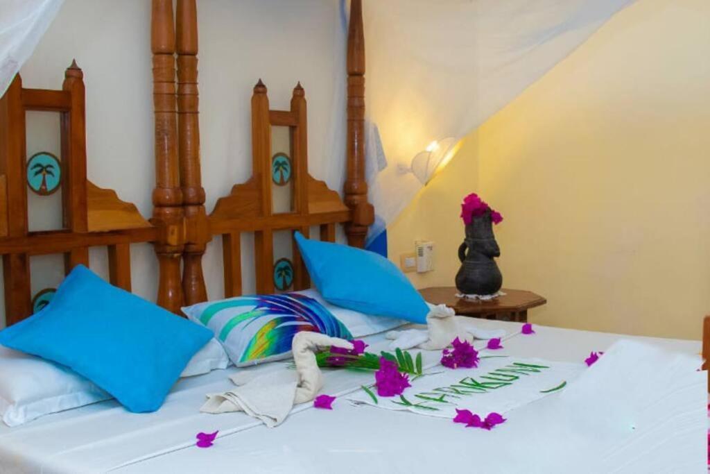 Tembo Beach Cottage Malindi Esterno foto